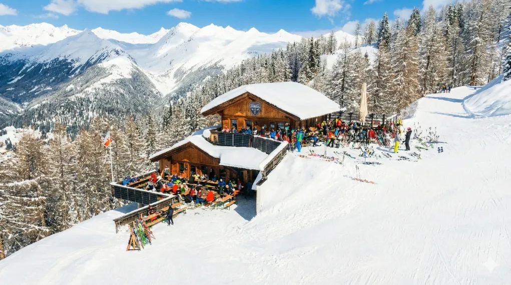 The Weißspitzhütte in the Brunnalm ski area - Traditional ski hut in East Tyrol