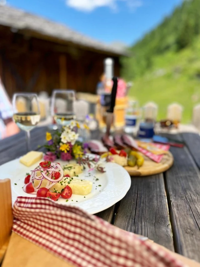 Almjause mit Aussicht