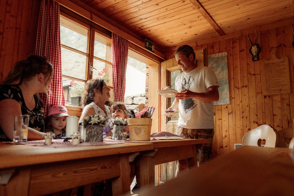 Gemütlichkeit in der Bruggeralm