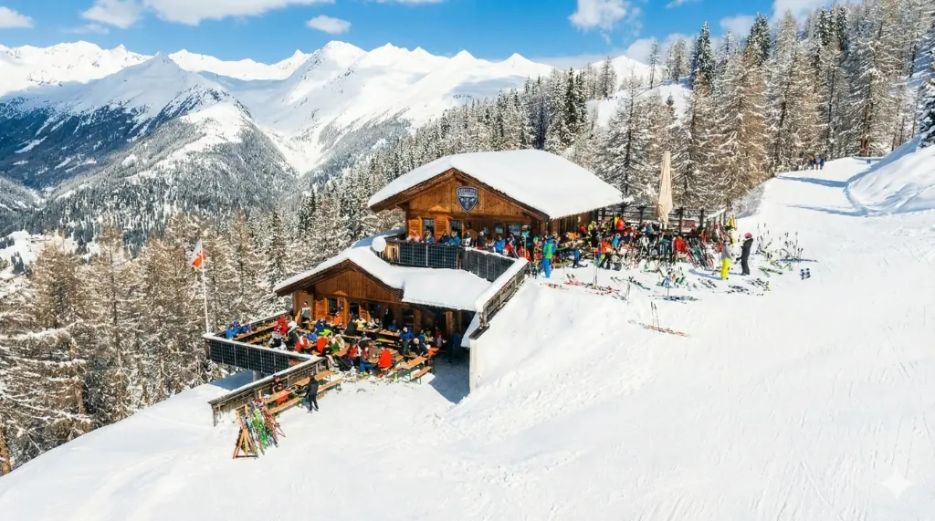 Die Weißspitzhütte im Skigebiet Brunnalm - Traditionelle Skihütte in Osttirol